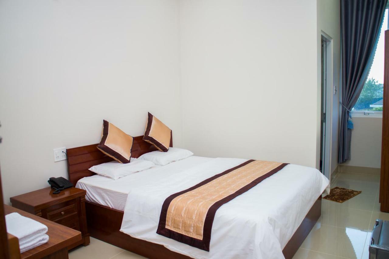 Hotel Nguyên Phước Pleiku Exterior foto