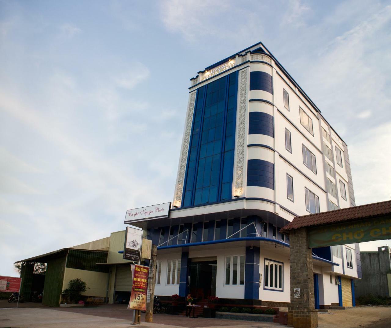 Hotel Nguyên Phước Pleiku Exterior foto