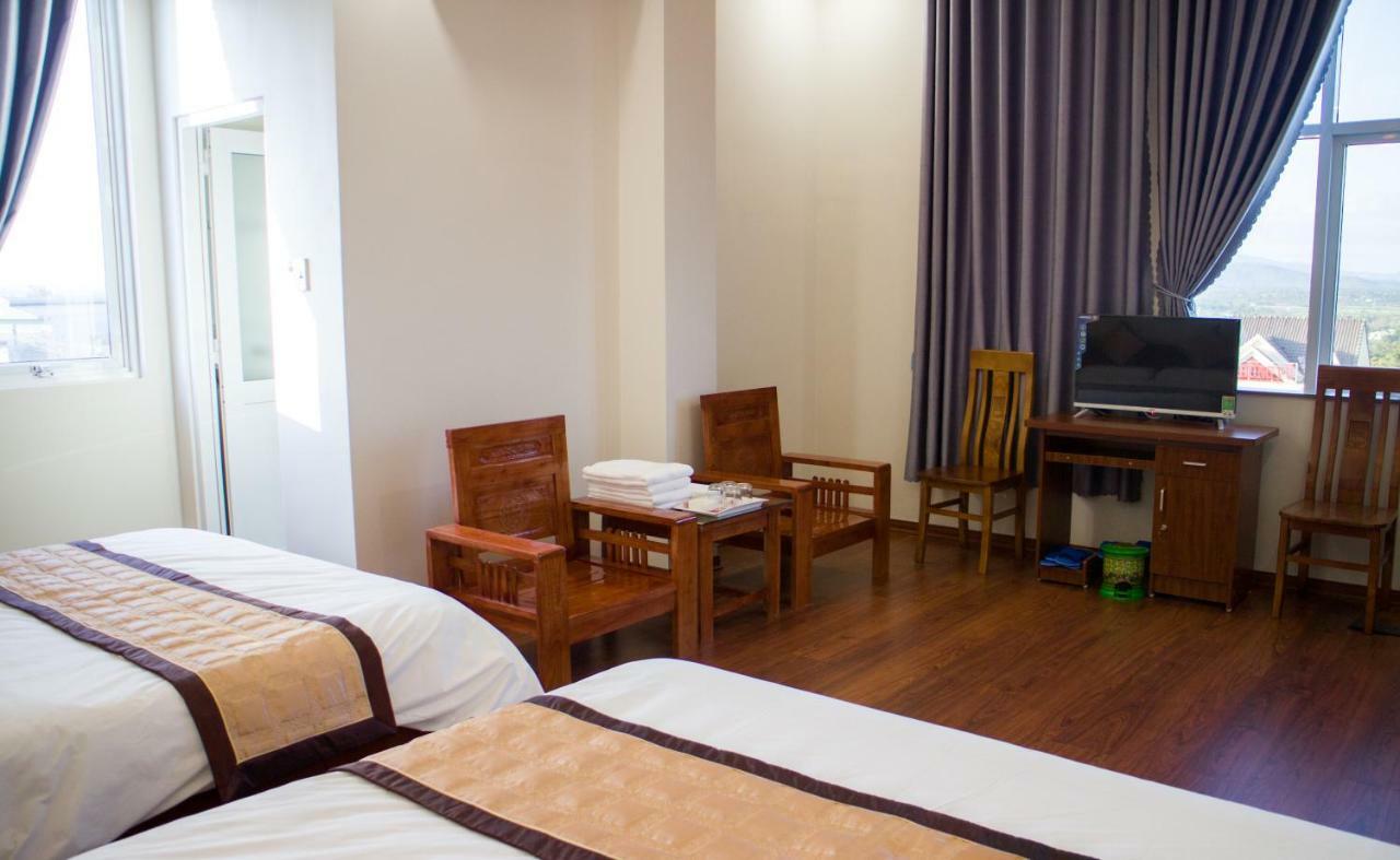 Hotel Nguyên Phước Pleiku Exterior foto